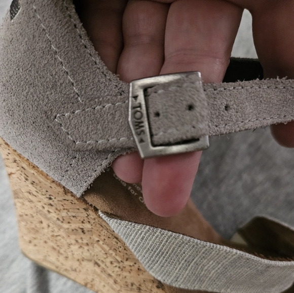 Toms Clarissa Gray and Brown Cork Wedge Sandals Size 7 - Picture 10 of 11